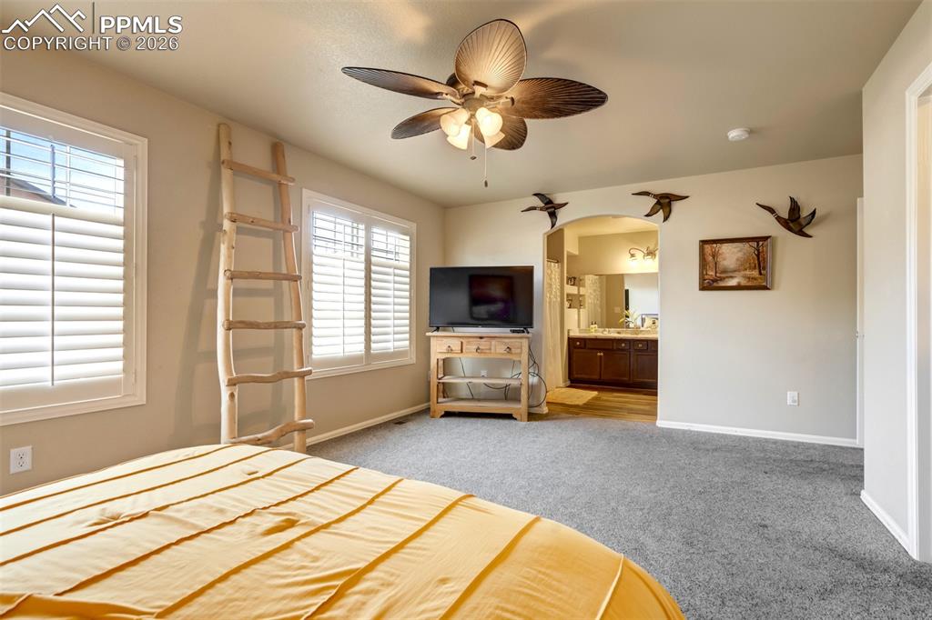 Image 17 of 41: Bedroom