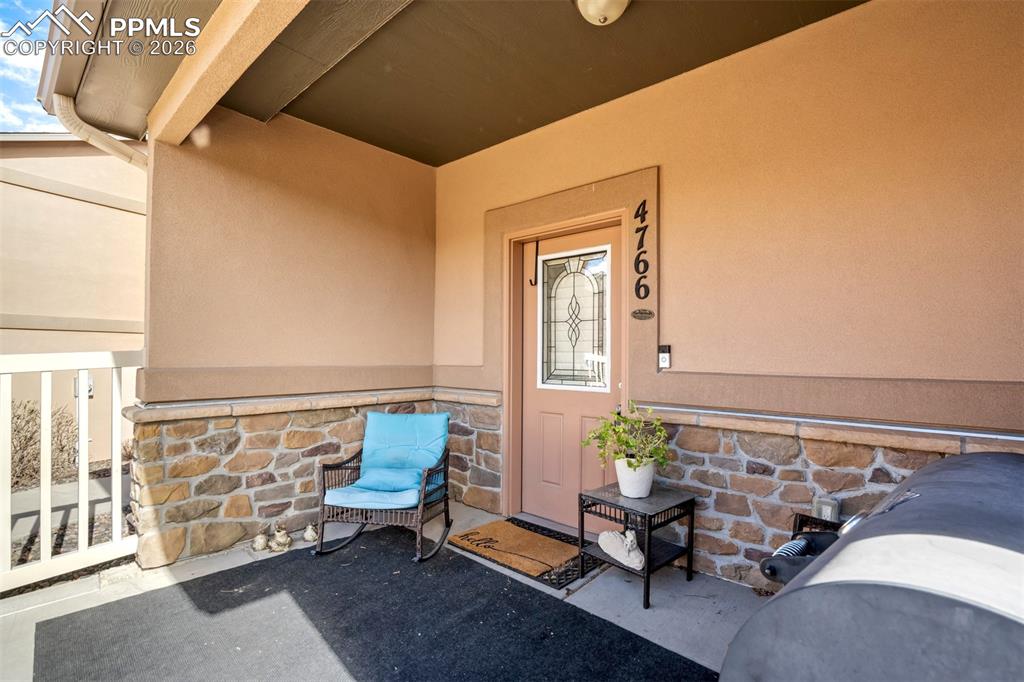 Image 4 of 41: Entry