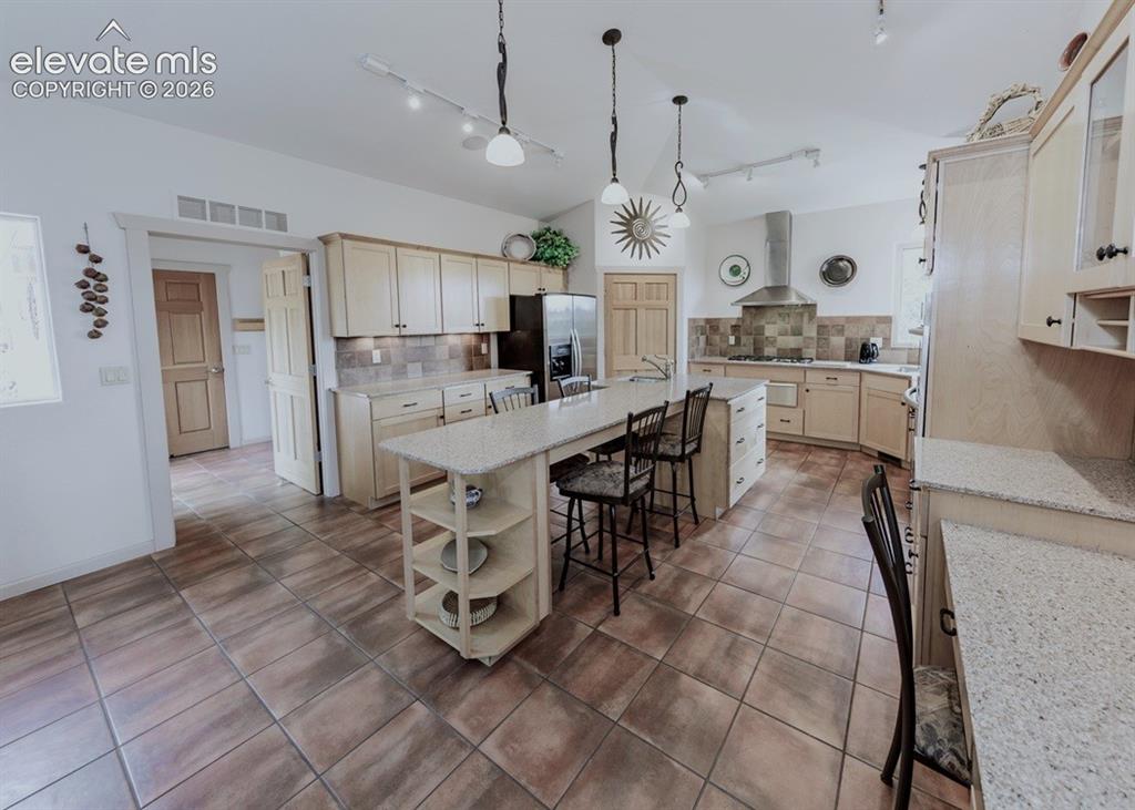 Image 6 of 50: Kitchen