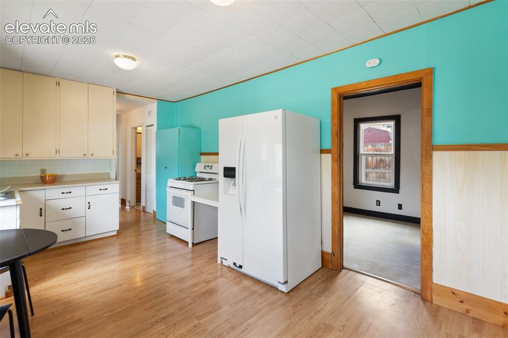 Image 11 of 37: Kitchen