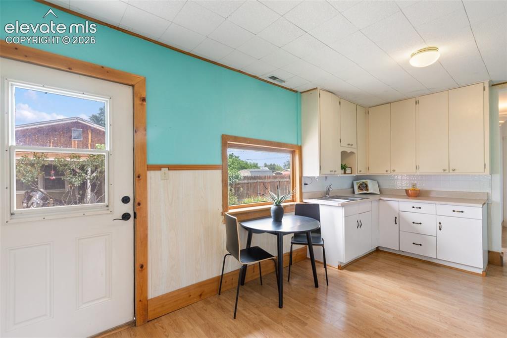 Image 12 of 37: Kitchen
