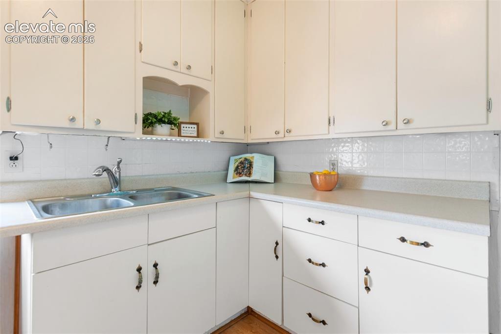 Image 20 of 37: Kitchen