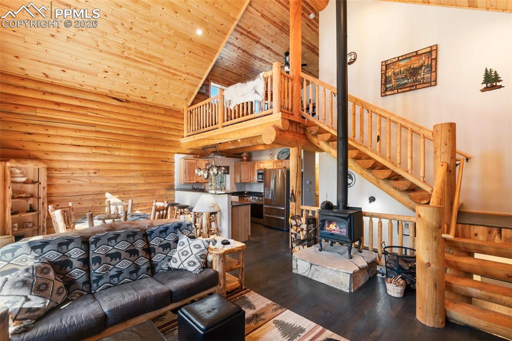 Image 13 of 50: Living Room