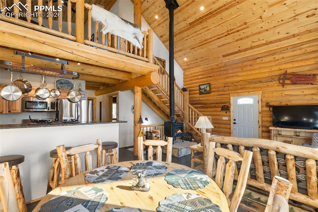 Image 19 of 50: Dining Area