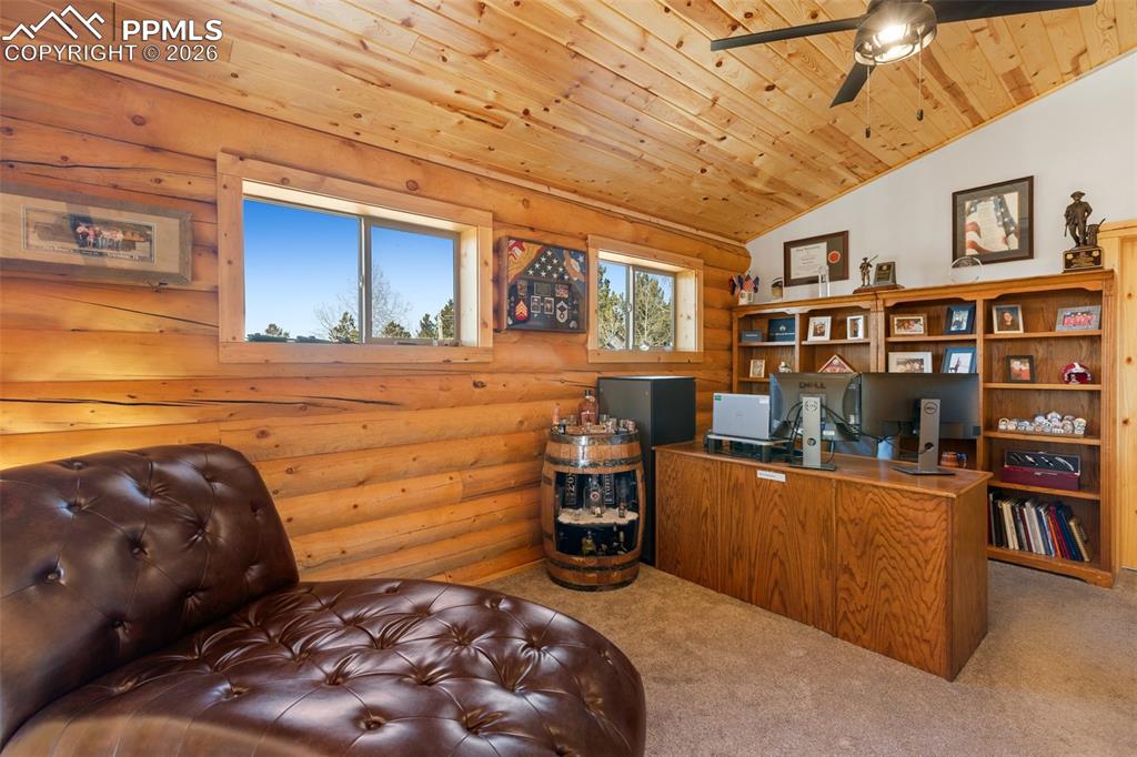 Image 30 of 50: Office