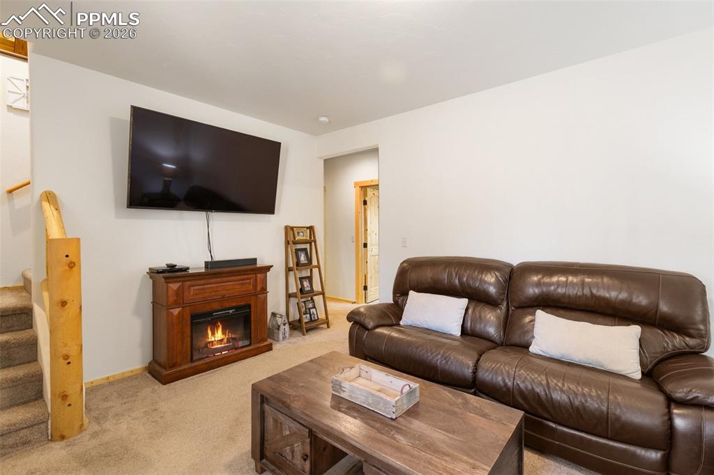 Image 31 of 50: Family Room