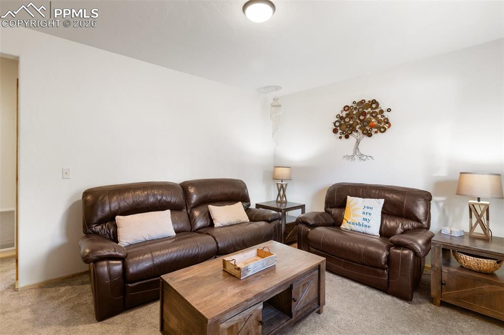 Image 33 of 50: Family Room