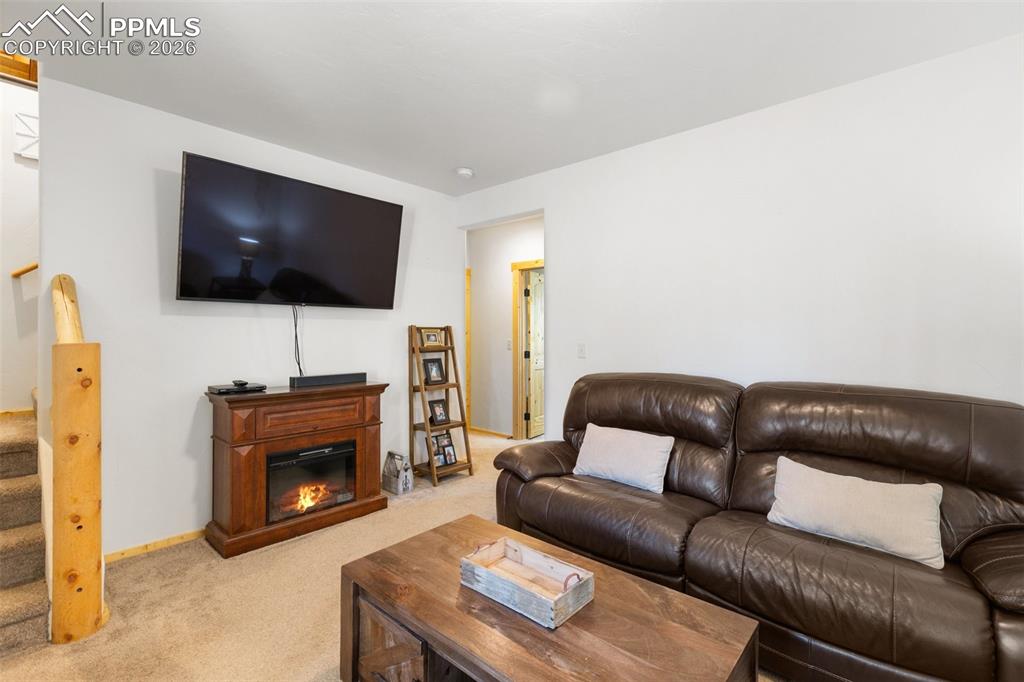 Image 34 of 50: Family Room