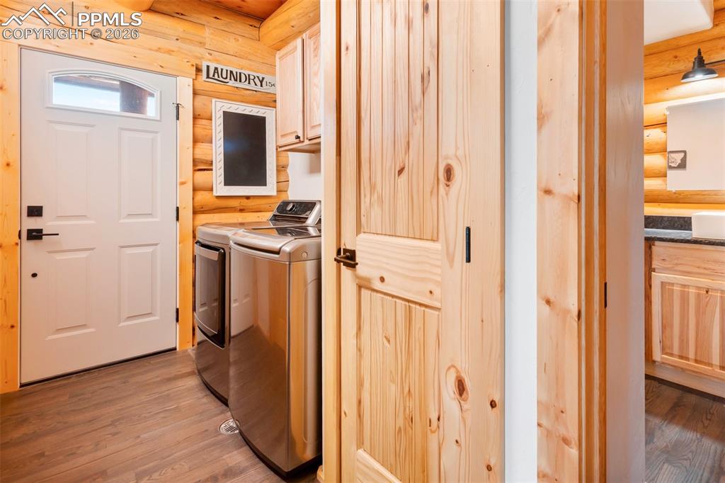 Image 36 of 50: Laundry