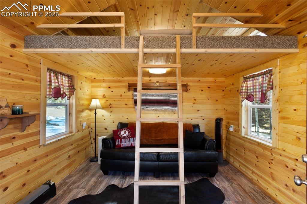 Image 44 of 50: Bedroom