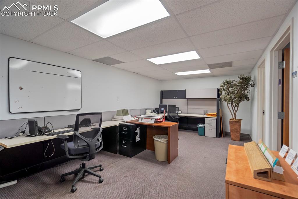 Image 26 of 50: Office