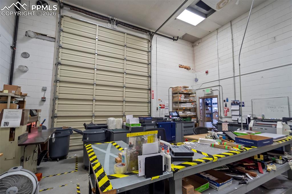 Image 29 of 50: Garage