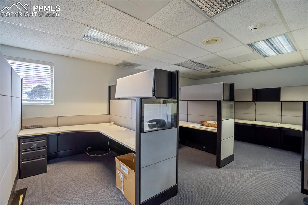 Image 30 of 50: Office