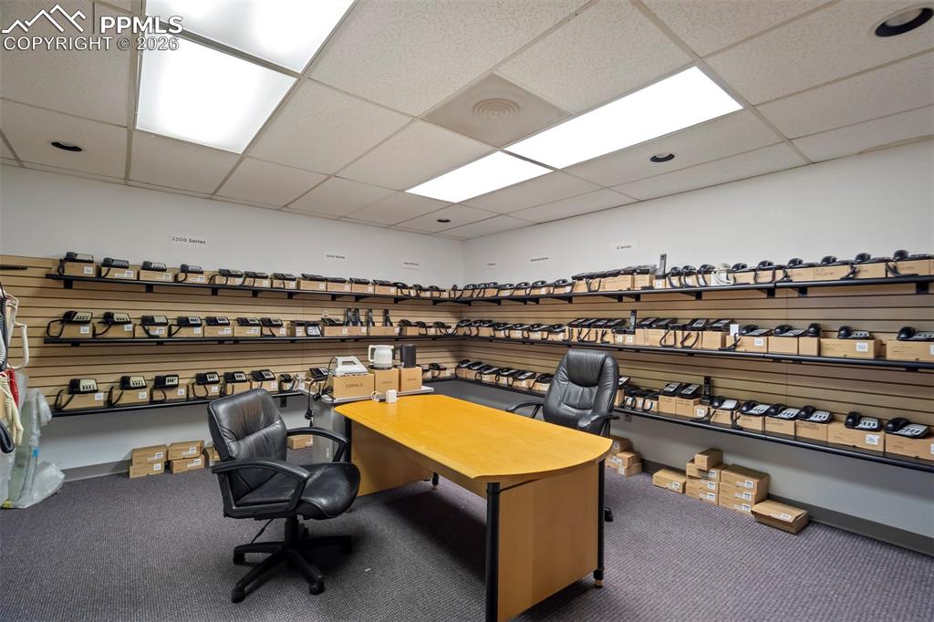 Image 32 of 50: Office