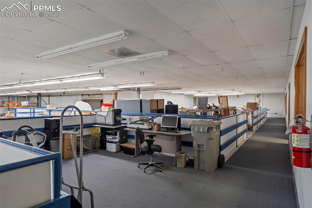 Image 33 of 50: Garage