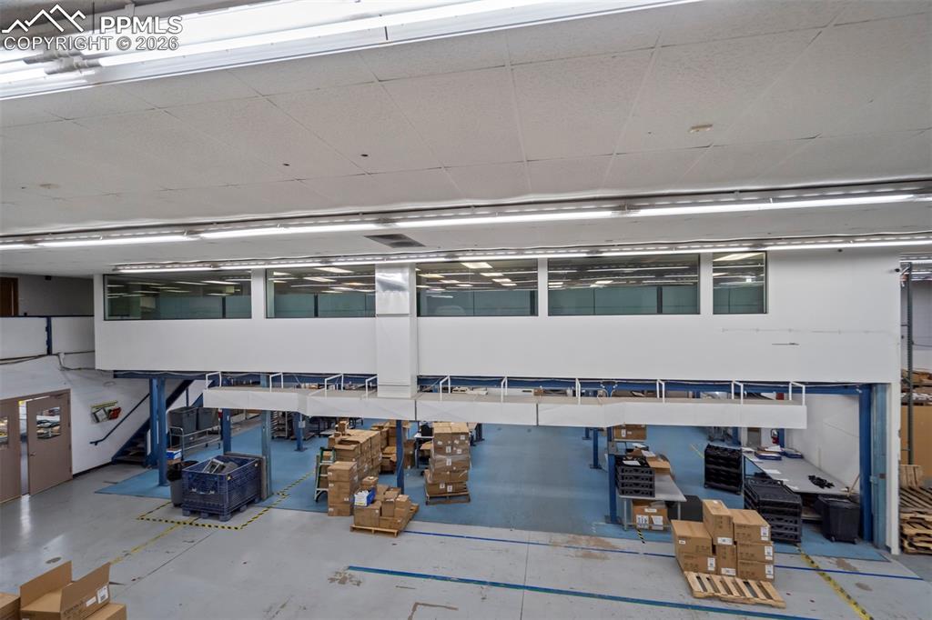 Image 37 of 50: Lobby