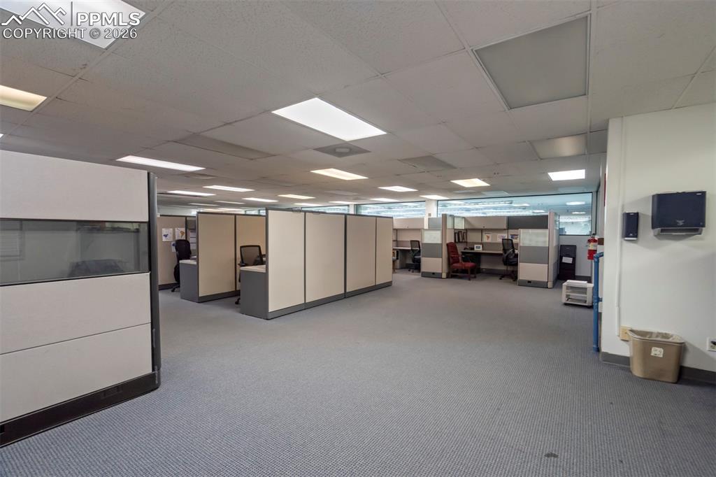 Image 38 of 50: Office