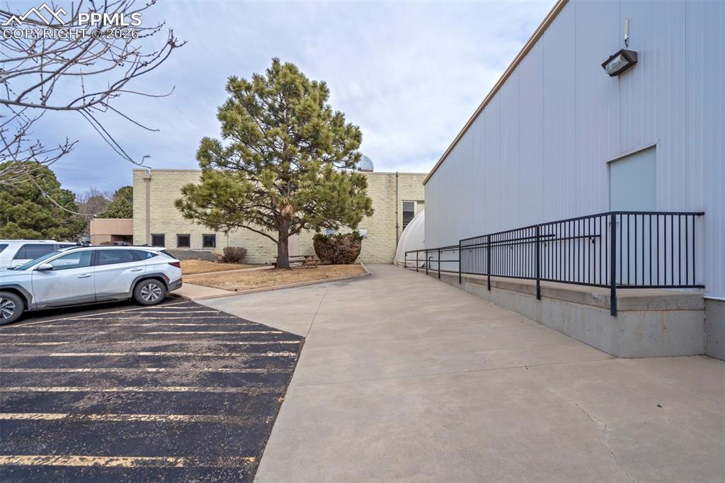 Image 49 of 50: Parking