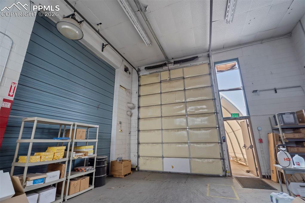 Image 9 of 50: Garage