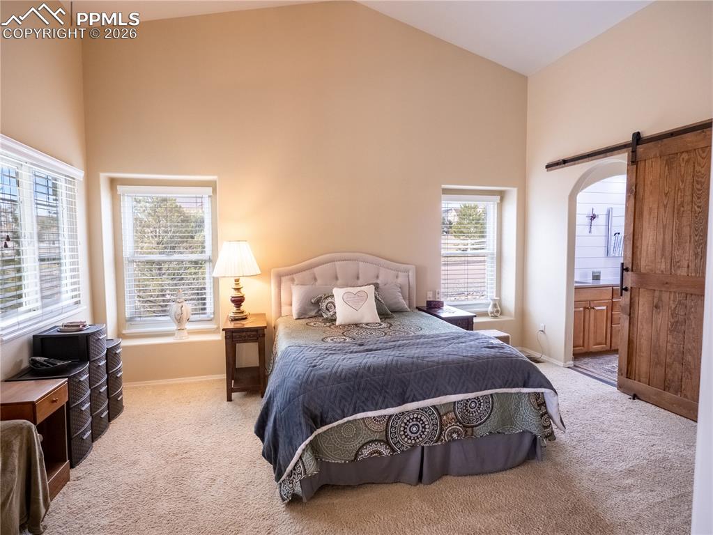 Image 14 of 50: Bedroom