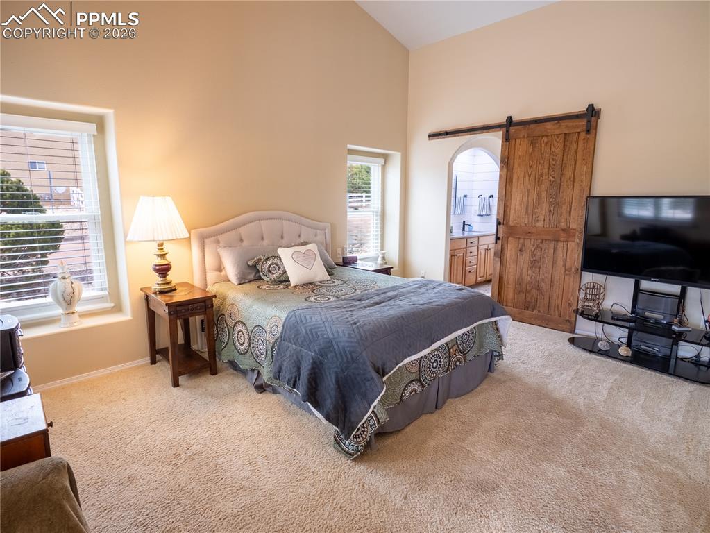 Image 20 of 50: Bedroom