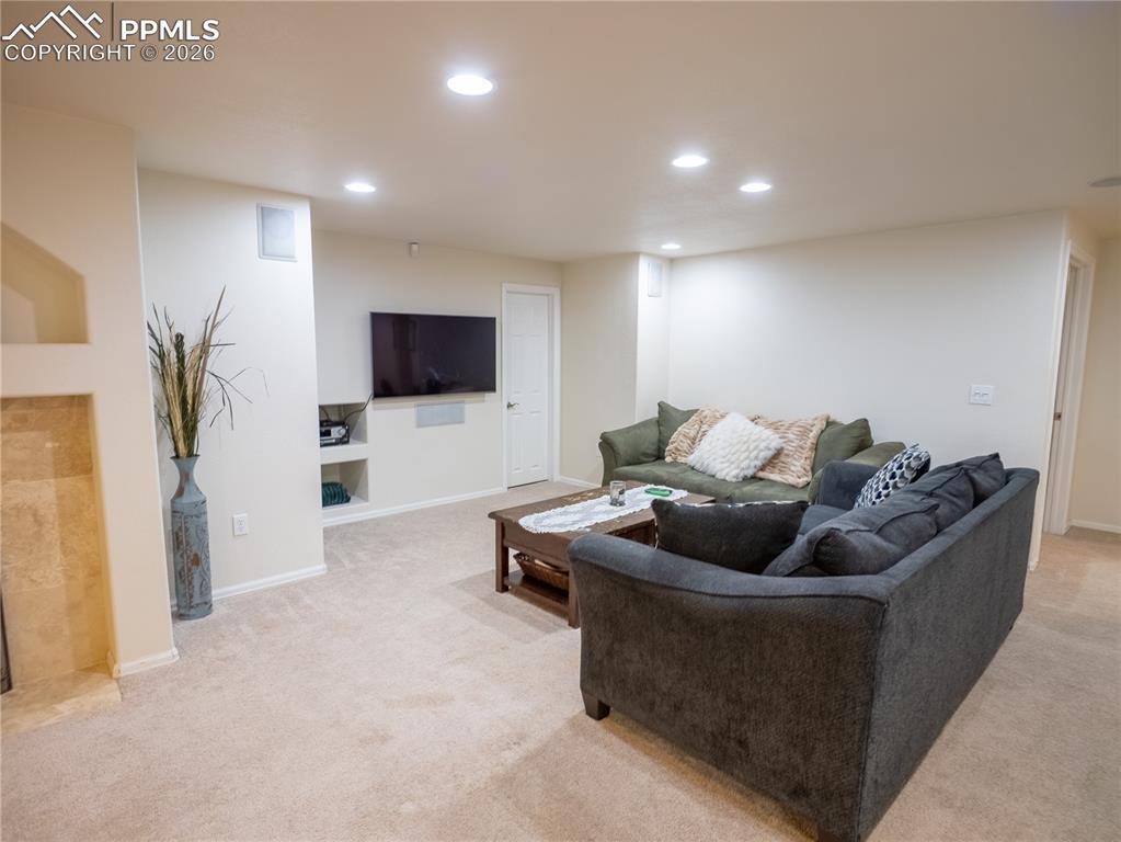 Image 32 of 50: Living Room