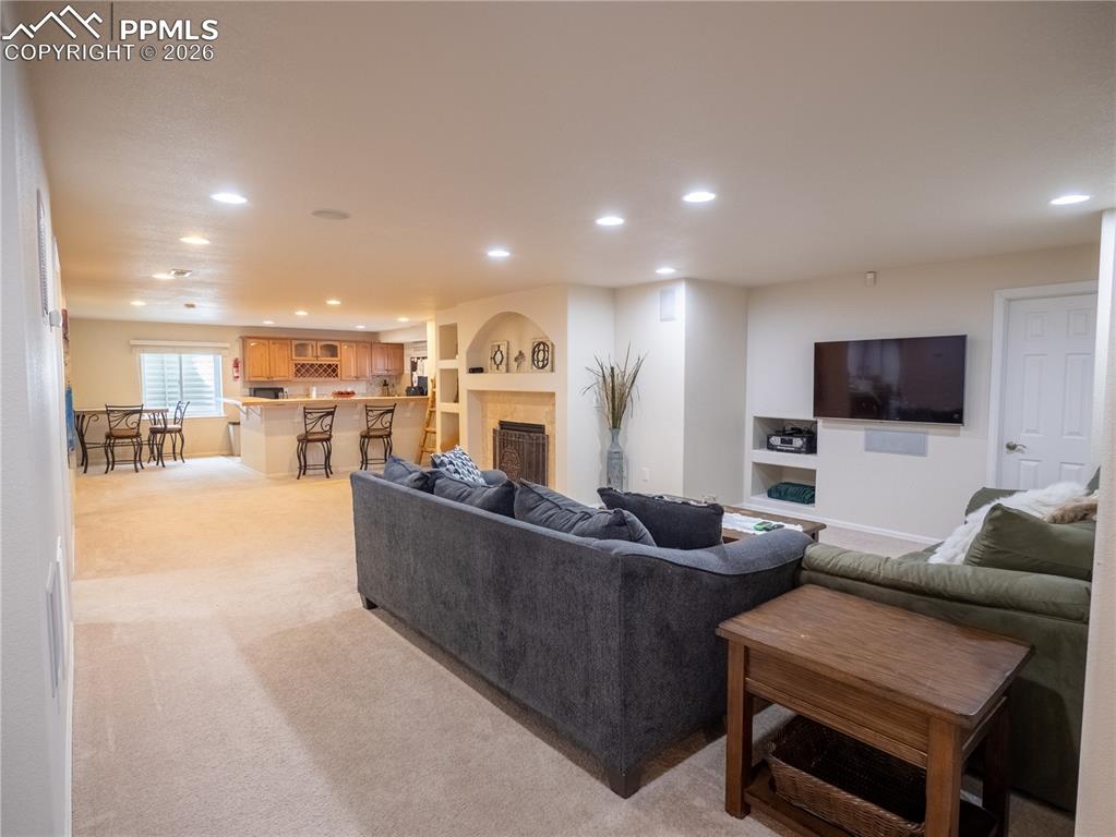 Image 38 of 50: Living Room