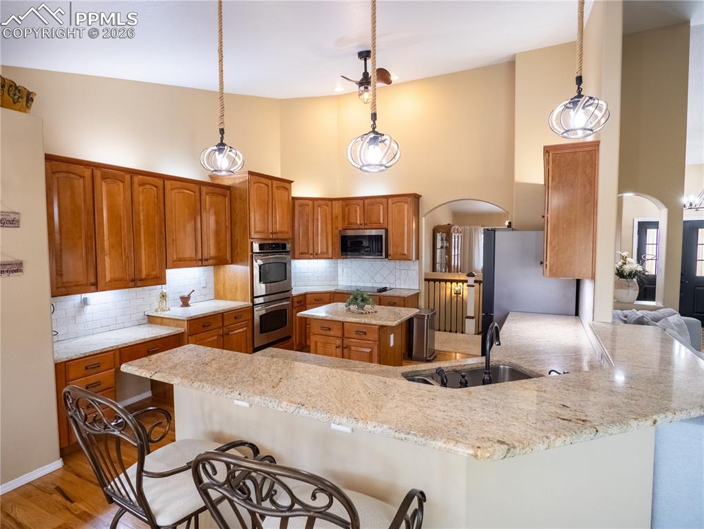 Image 9 of 50: Kitchen