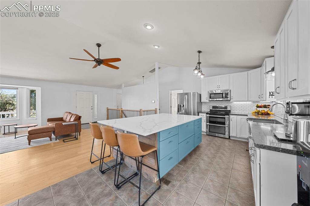 Image 15 of 46: Kitchen