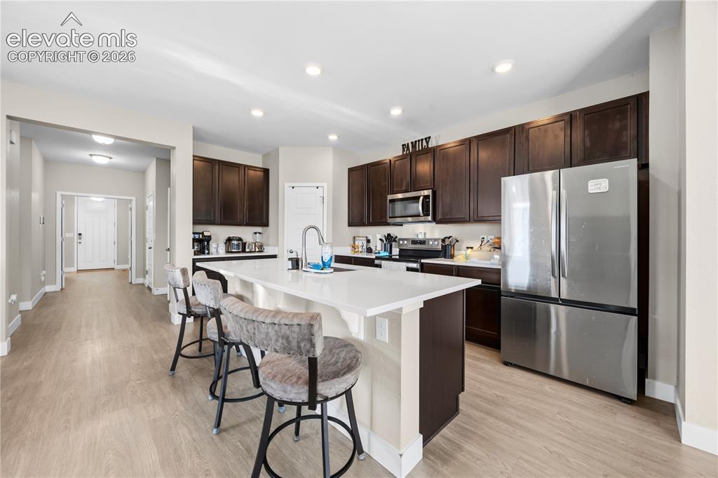 Image 15 of 40: Kitchen