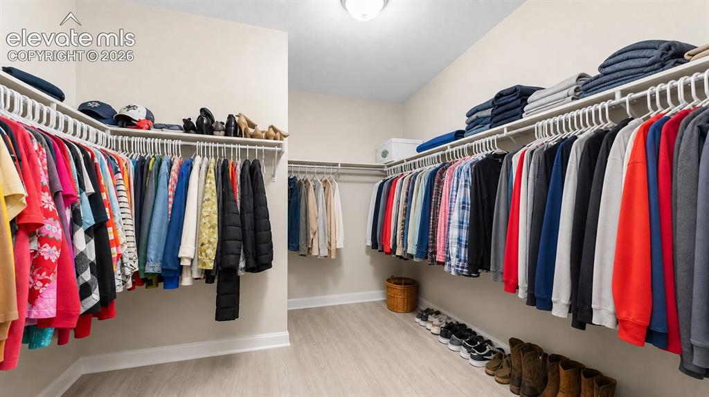 Image 22 of 40: Closet