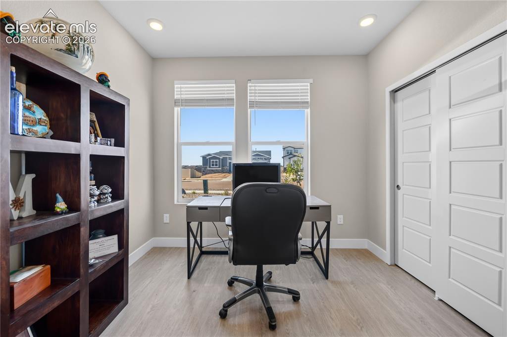 Image 5 of 40: Office
