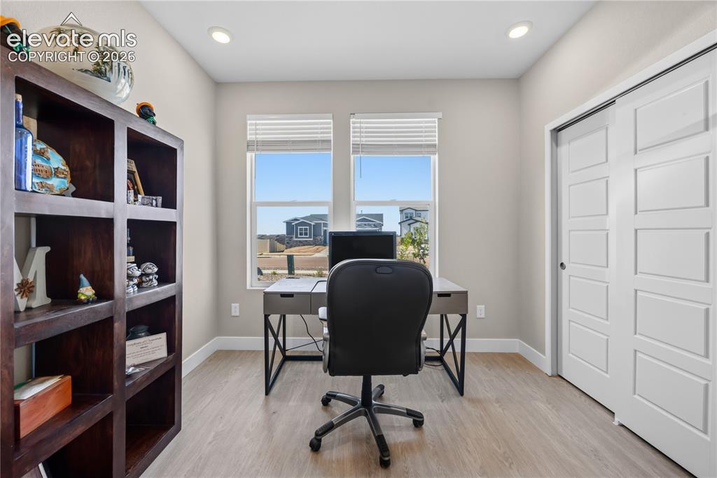Image 6 of 40: Office