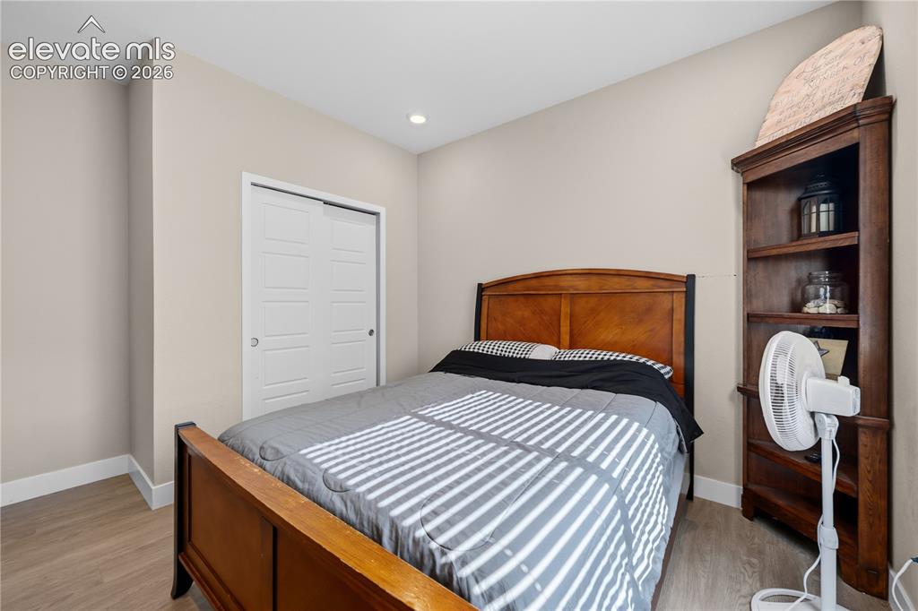 Image 8 of 40: Bedroom
