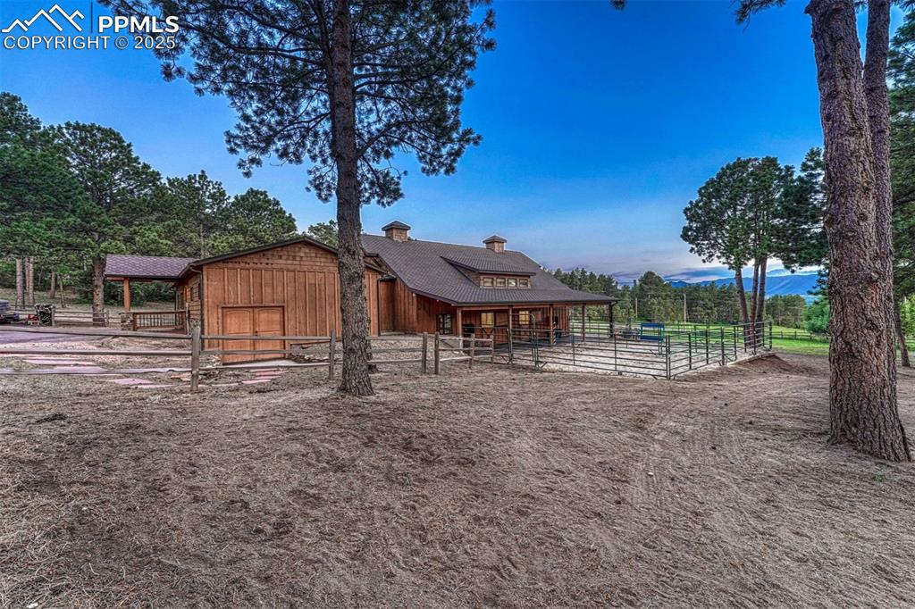 Image 9 of 50: Stable