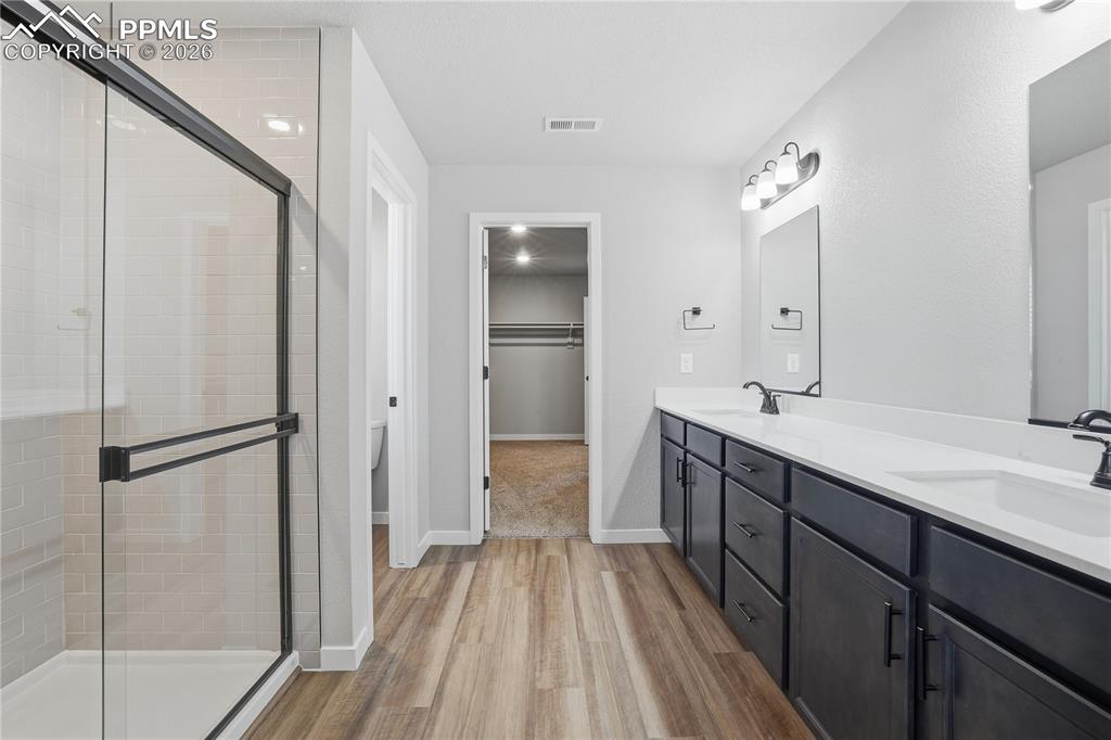 Image 12 of 22: Bathroom