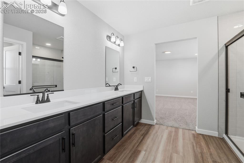 Image 13 of 22: Bathroom