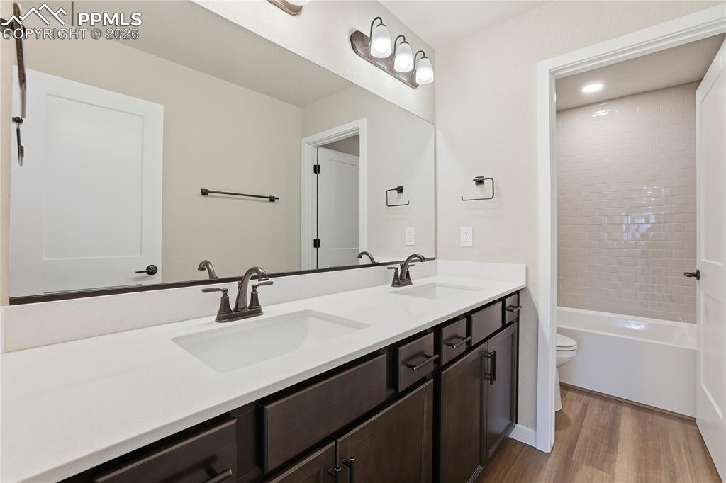 Image 14 of 22: Bathroom