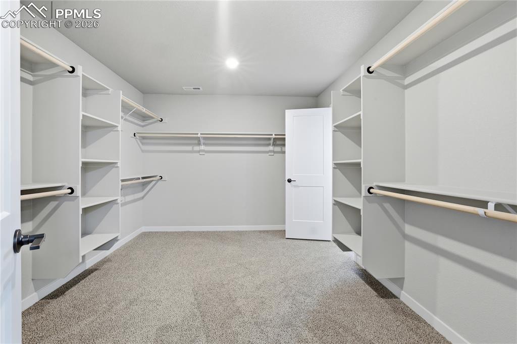 Image 15 of 22: Closet