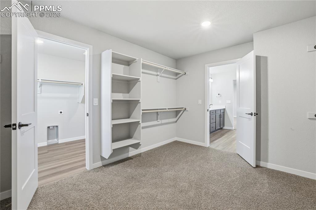 Image 16 of 22: Closet