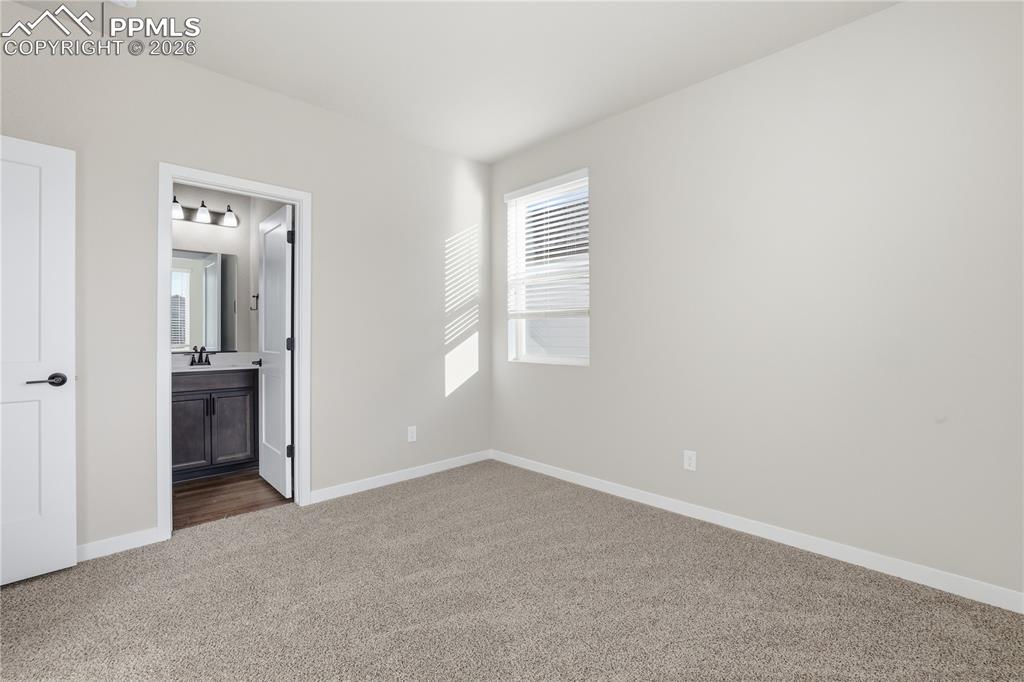 Image 20 of 22: Bedroom