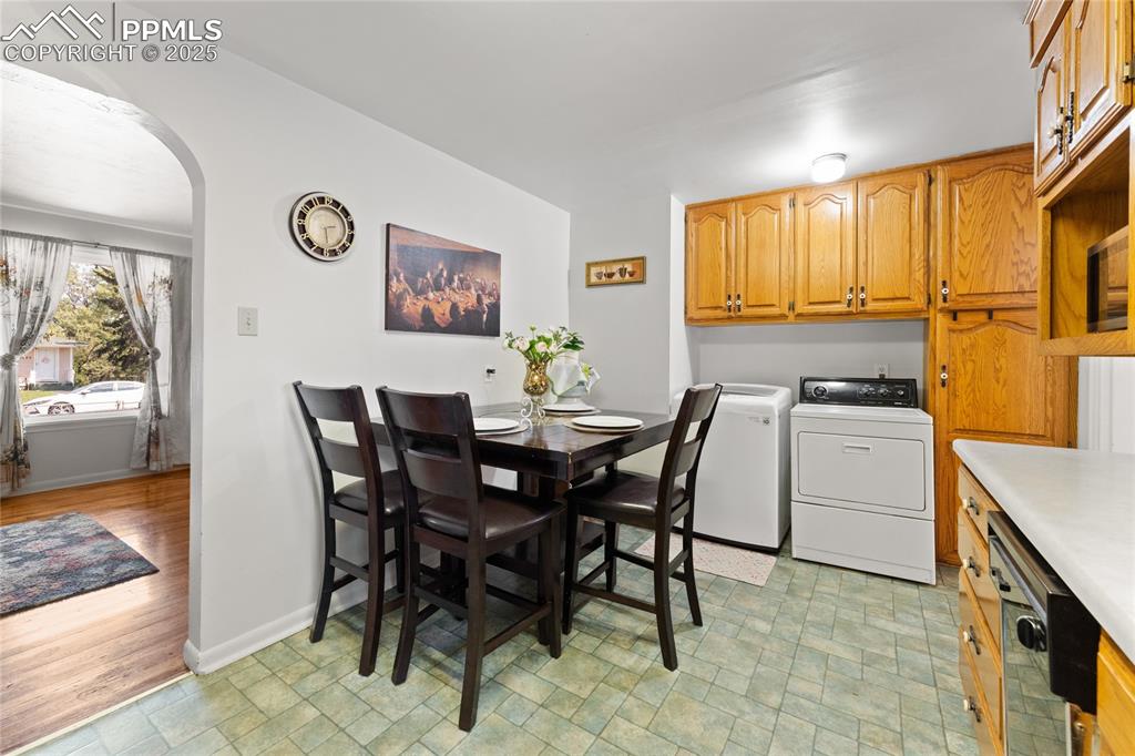 Image 11 of 22: Dining Area