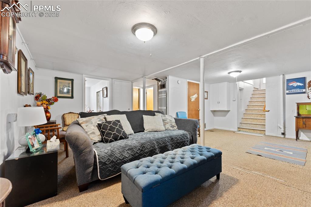 Image 15 of 22: Living Room