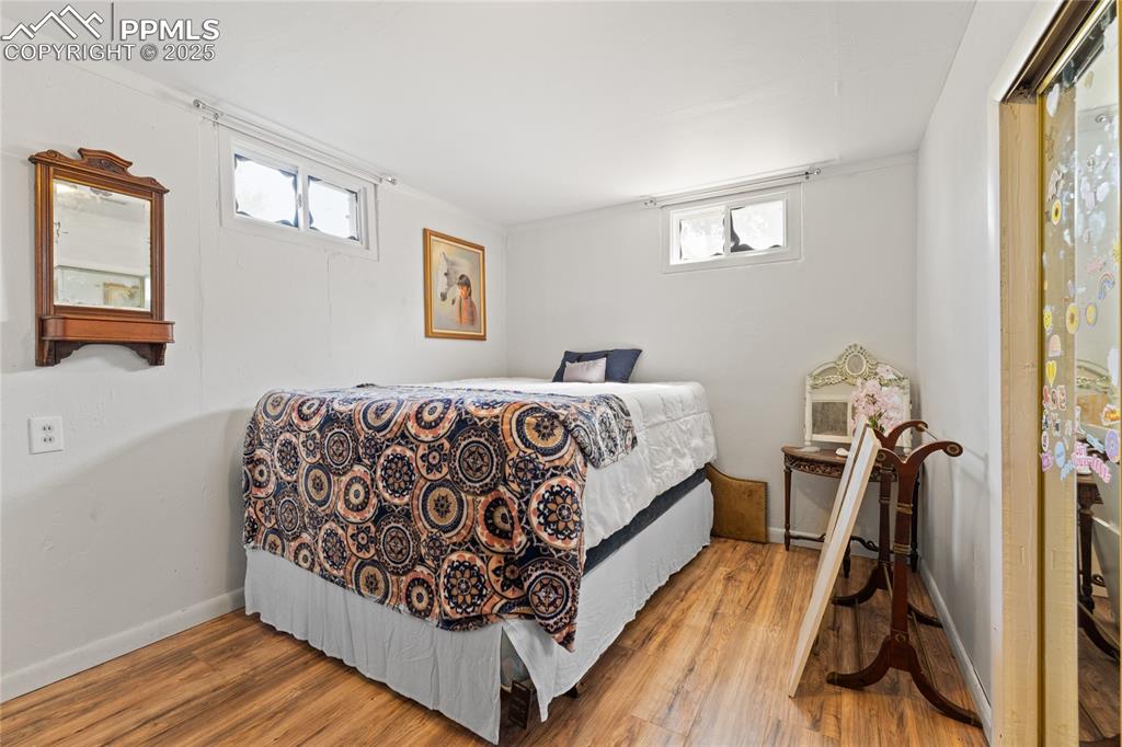 Image 17 of 22: Bedroom