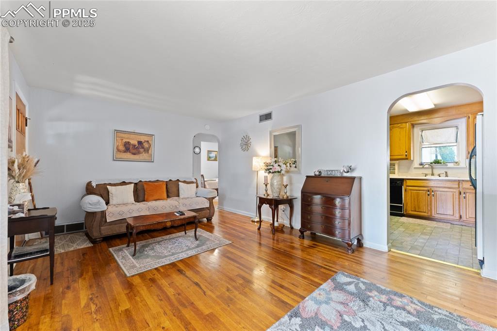 Image 5 of 22: Living Room