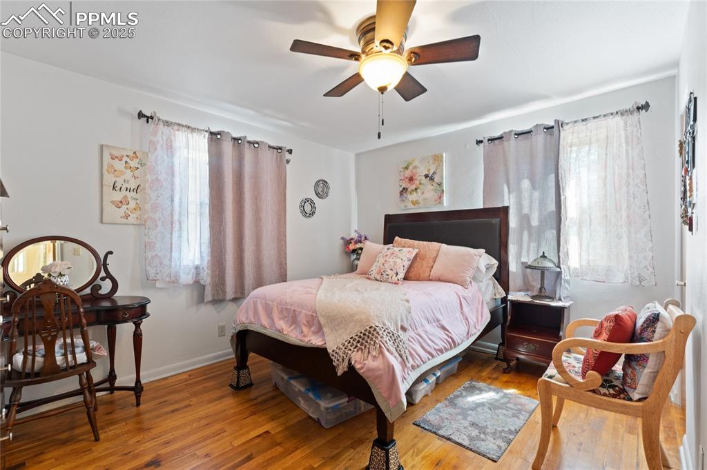 Image 8 of 22: Bedroom