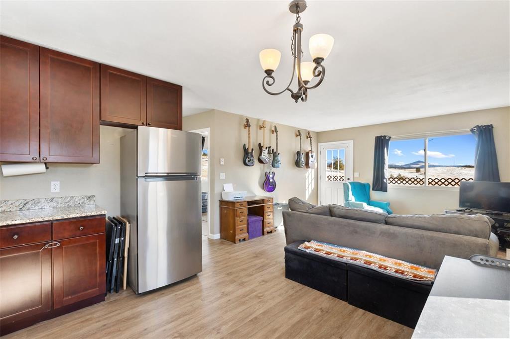 Image 15 of 41: Kitchen