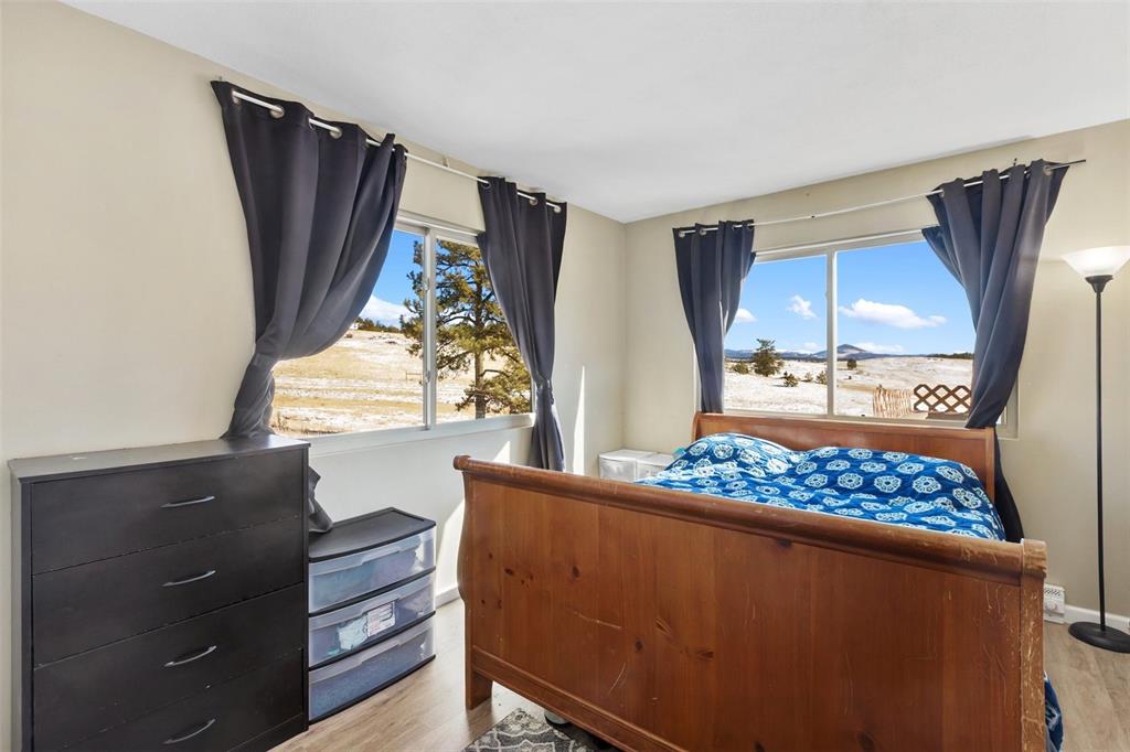 Image 18 of 41: Bedroom