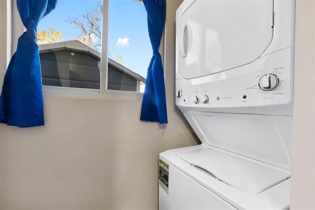 Image 21 of 41: Laundry