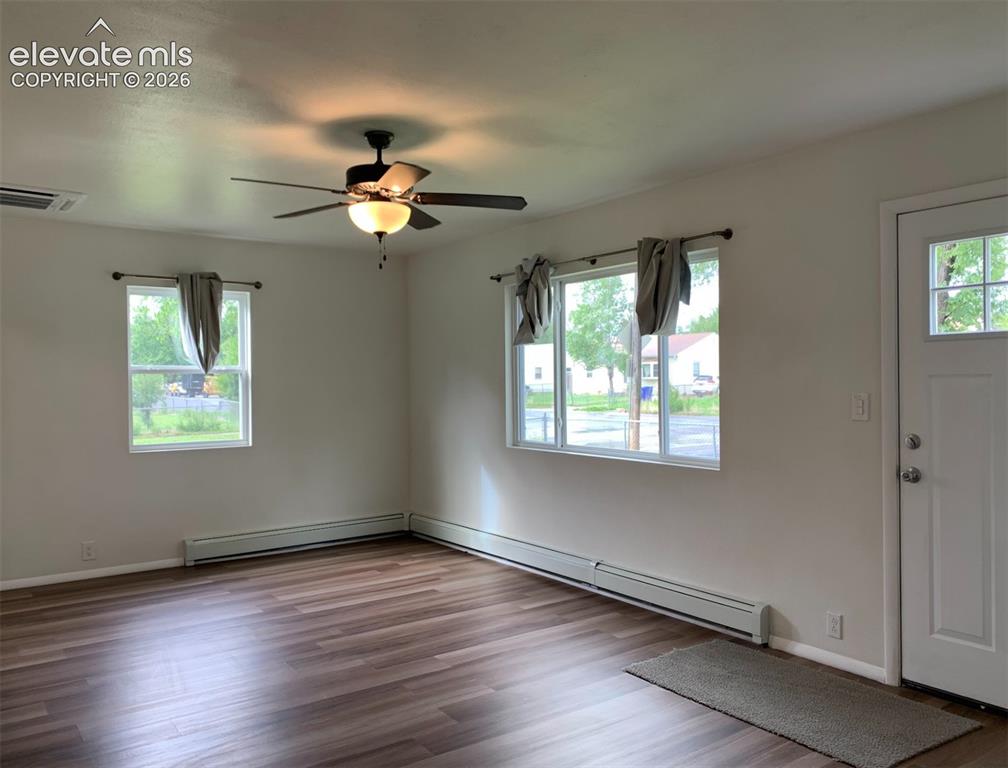Image 6 of 14: Living Room